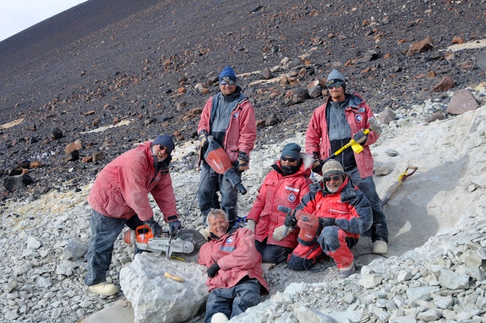 Expedition-Photo-3-team-in-Antarctica-2011