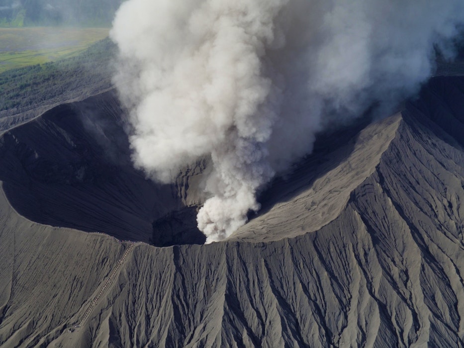 Volcanoes_Smoke-Plume